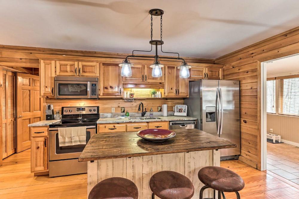 Stunning Ellijay Cabin with Community Amenities
